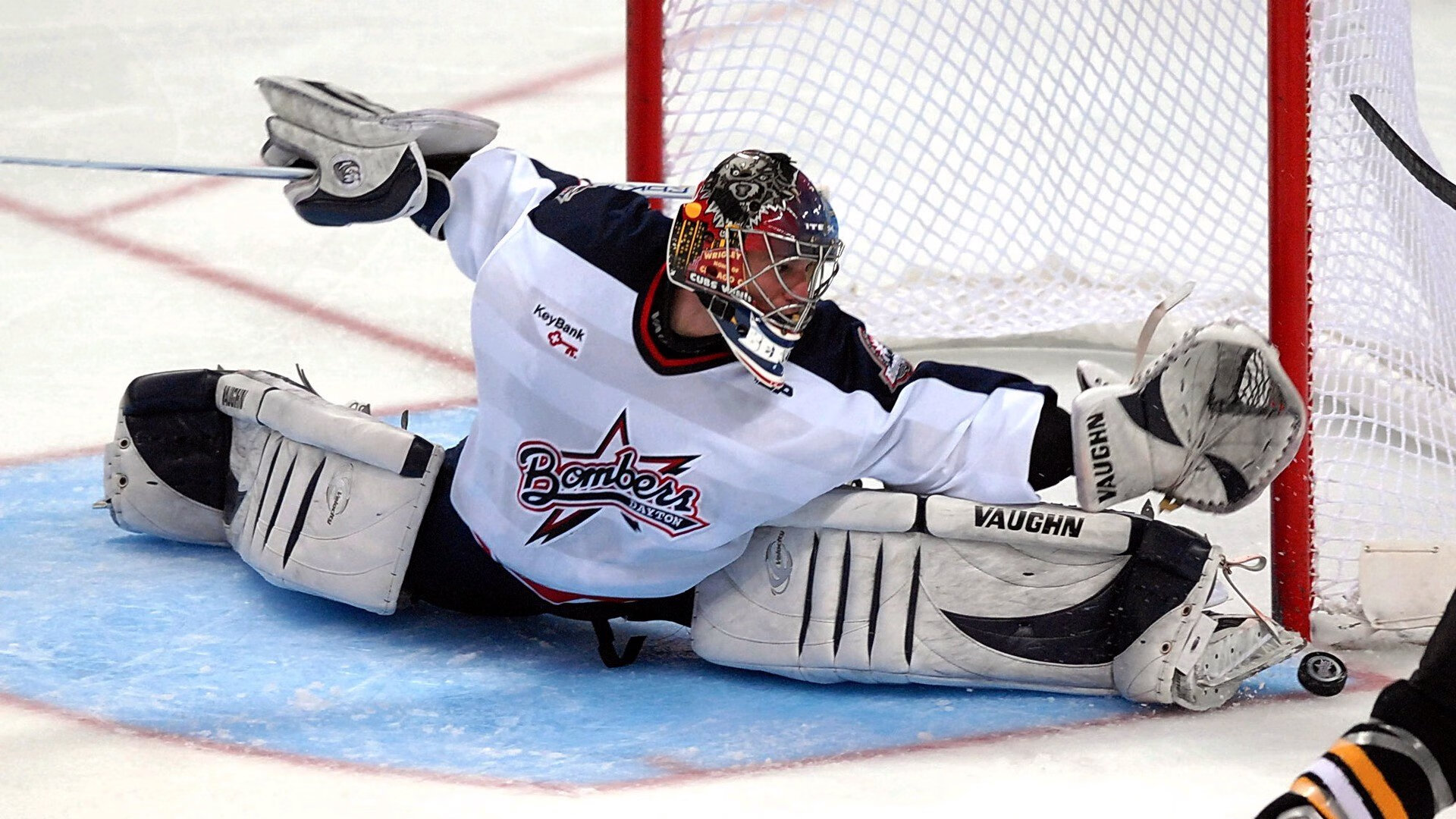 莱万破门如探囊取物，个人总进球破200大关，莱万进球集锦高清视频