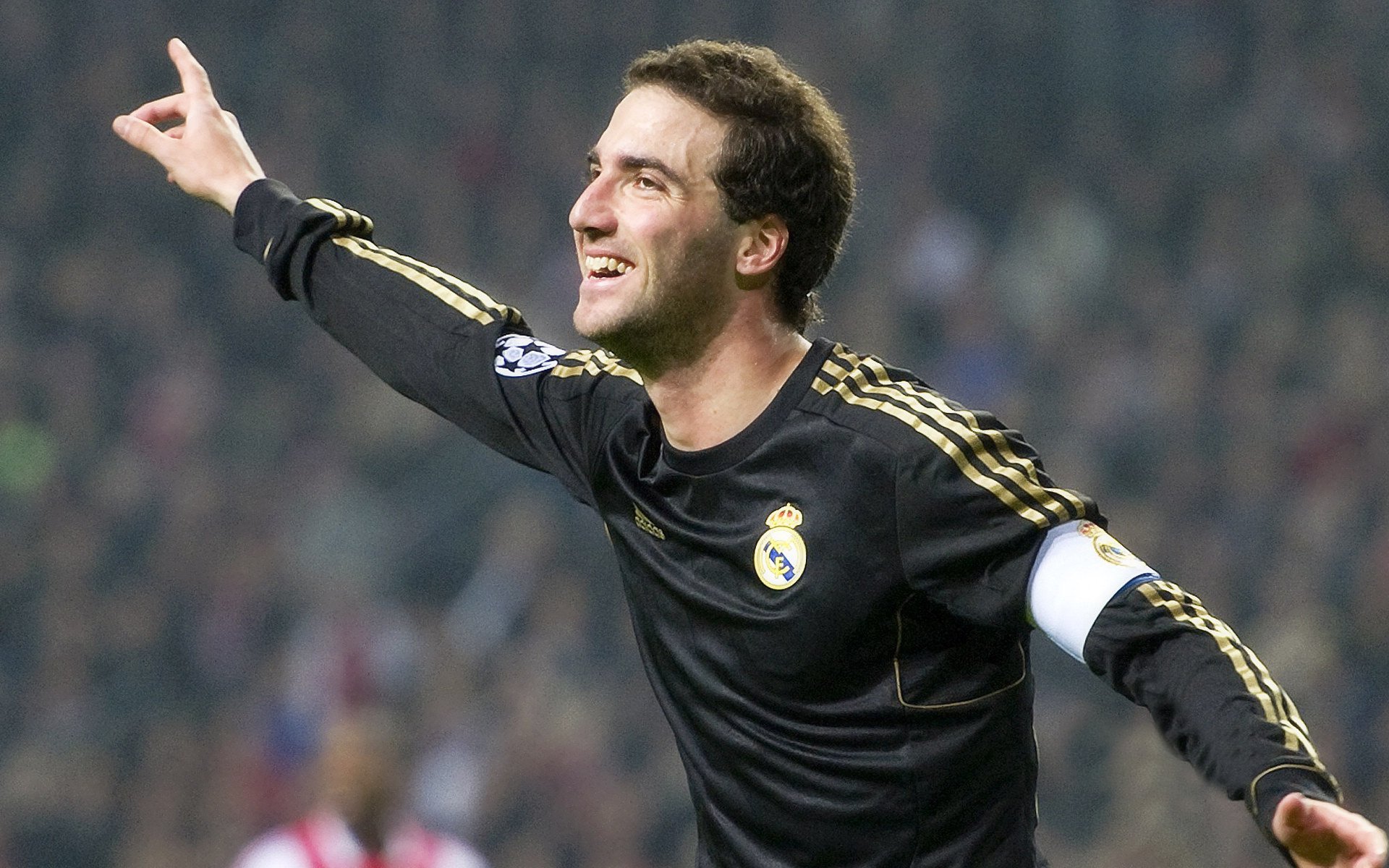 ky体育竞猜-西甲战术革新引领潮流，比赛精彩瞬间频繁出现，西甲经典比赛